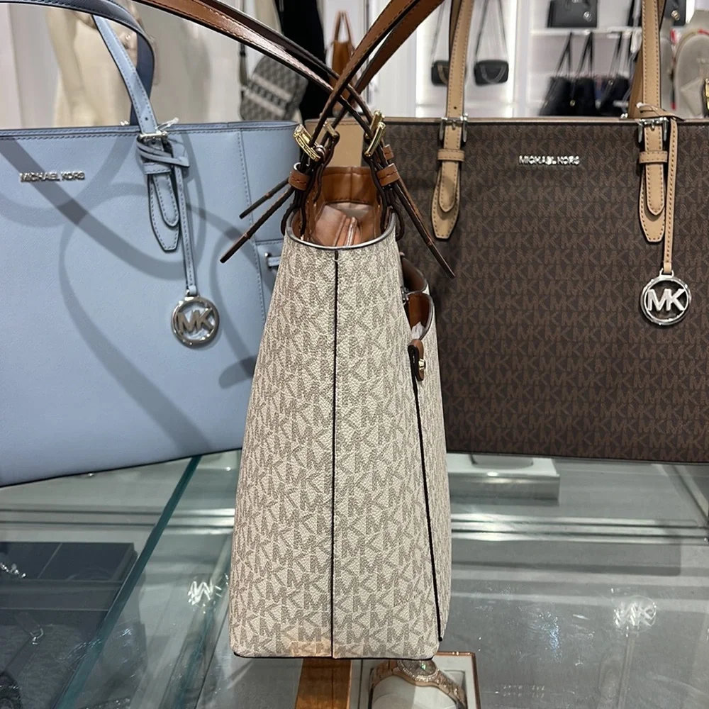 MICHAEL KORS JET SET TRAVEL MEDIUM DOUBLE POCKET TOTE 
VANILLA SIGNATURE
NWT - Picture 4 of 16